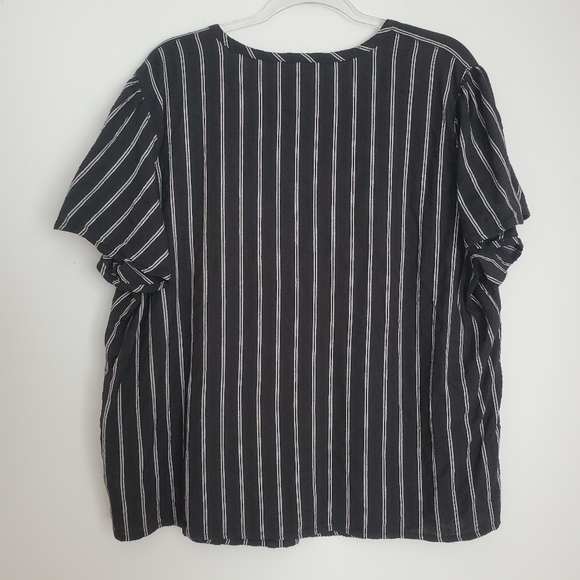 Black & White Stripe Top Size 2X - Picture 3 of 4